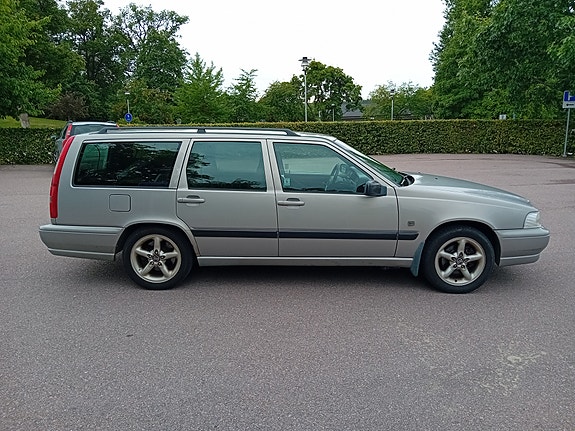 Volvo V70 4 of 6