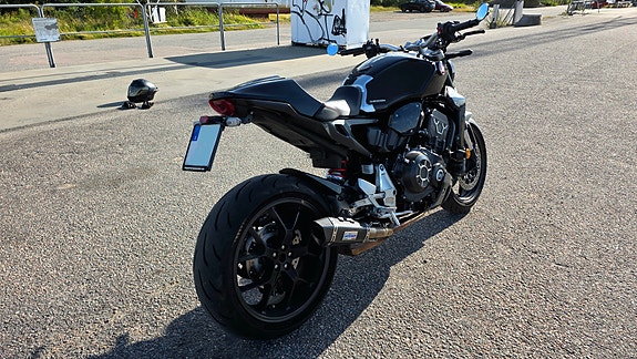 Honda CB1000R Plus 4 of 10