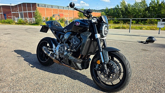 Honda CB1000R Plus 6 of 10