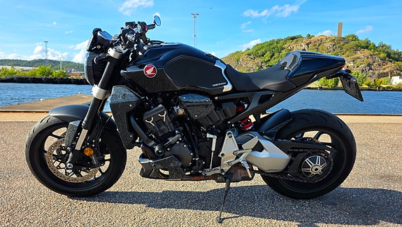 Honda CB1000R Plus 2 of 10