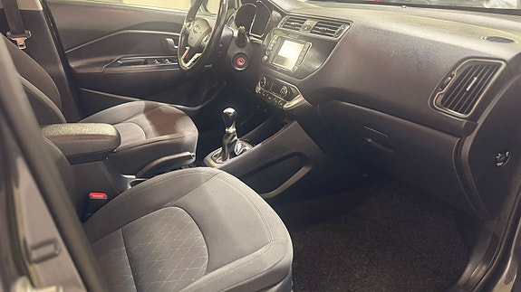 Kia Rio 8 of 9