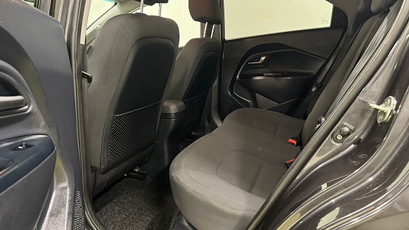 Kia Rio 7 of 9