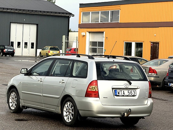 Toyota Corolla 8 of 10