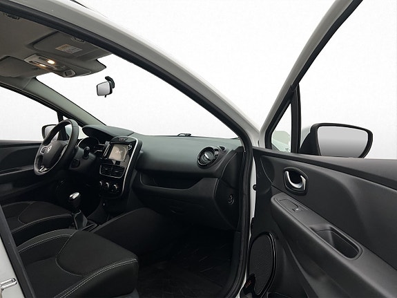 Renault Clio 23 of 29