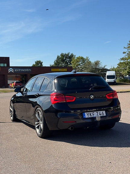 BMW 118d 2 of 14