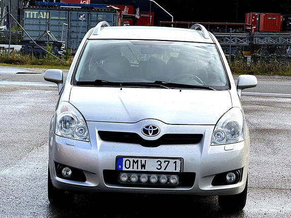 Toyota Corolla Verso 2 of 12