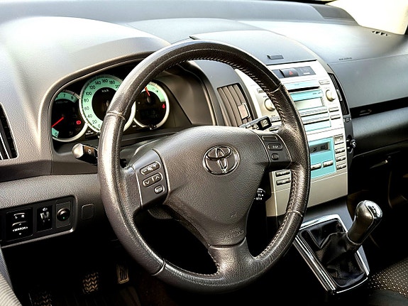 Toyota Corolla Verso 12 of 12