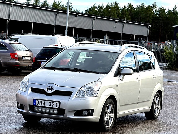 Toyota Corolla Verso 3 of 12