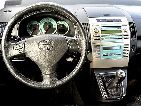 Toyota Corolla Verso 10 of 12