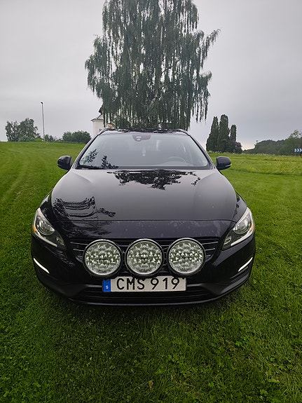 Volvo V60 2 of 14