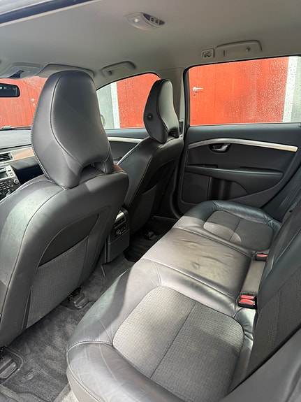 Volvo V70 11 of 30
