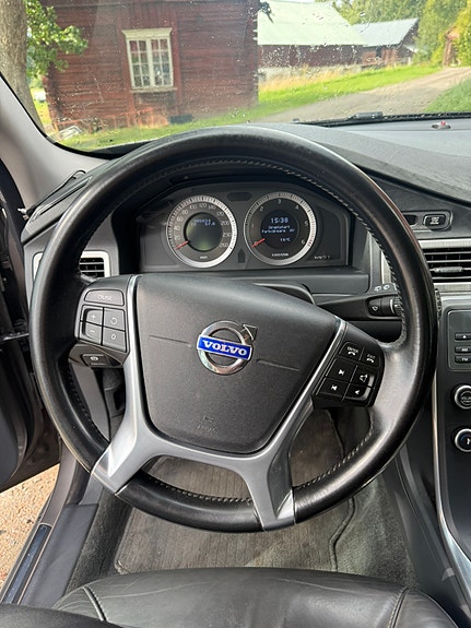 Volvo V70 12 of 30