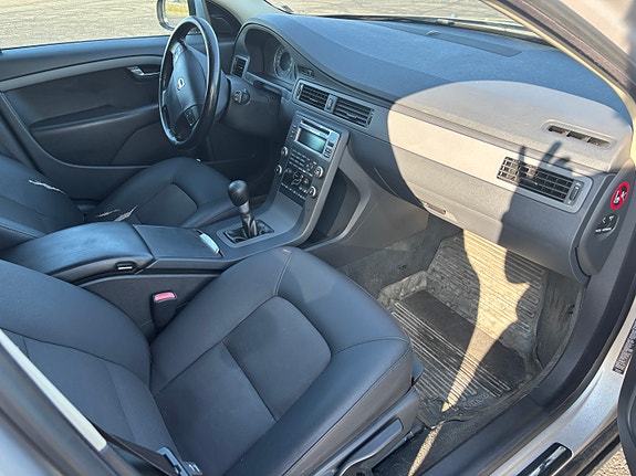 Volvo V70 3 of 8