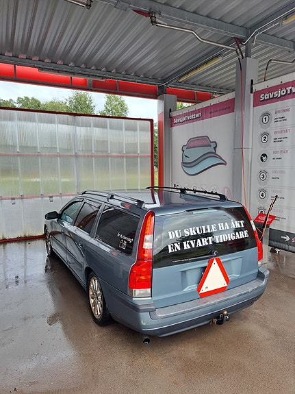 Volvo V70 3 of 6