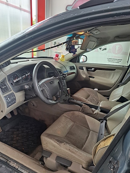 Volvo V70 4 of 6