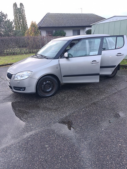 Skoda Fabia 2 of 3