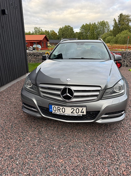 Mercedes-Benz C220 6 of 12