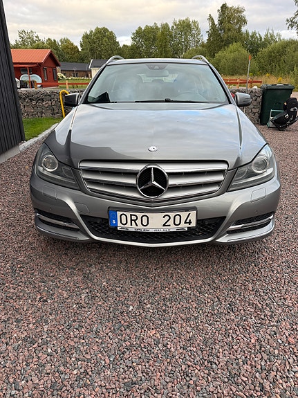 Mercedes-Benz C220 5 of 12