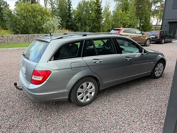 Mercedes-Benz C220 4 of 12