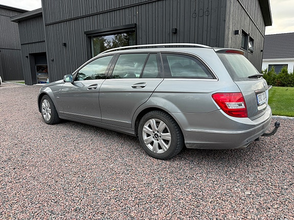 Mercedes-Benz C220 3 of 12