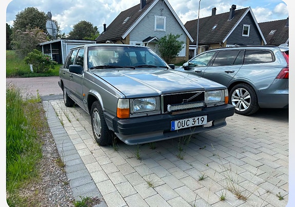Volvo 740 2 of 7