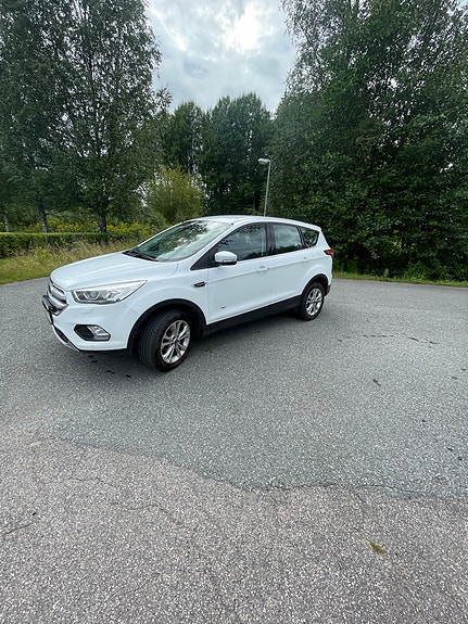 Ford Kuga 2 of 3