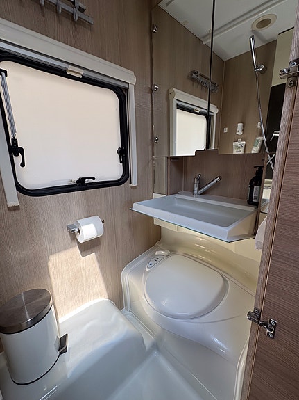 Adria Adora 613 UL 7 of 8