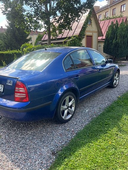 Skoda Superb 3 of 12