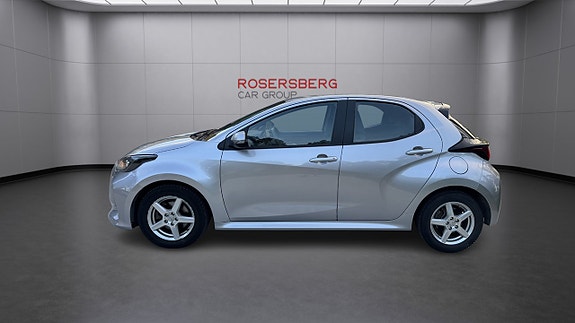 Toyota Yaris 2 of 12