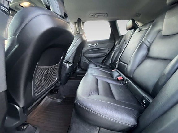 Volvo XC60 11 of 20