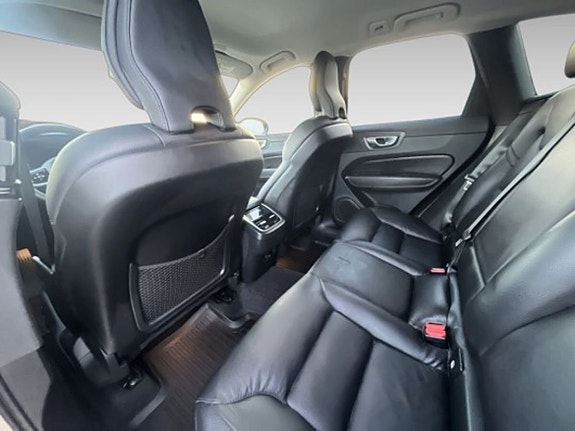 Volvo XC60 12 of 20