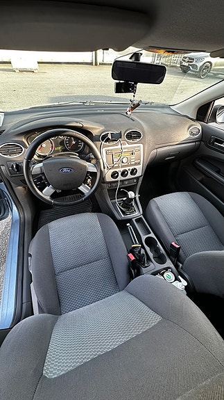 Ford Focus 2 of 9