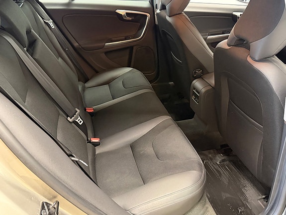 Volvo V60 11 of 17