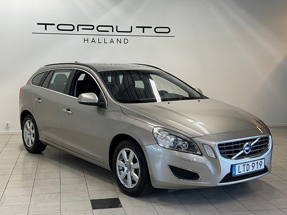 Volvo V60 2 of 17
