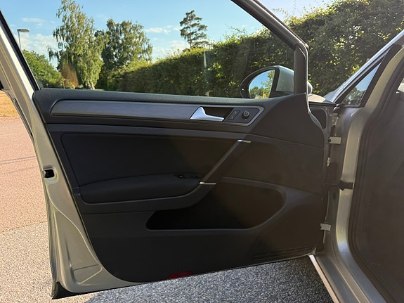 Volkswagen Golf VII 9 of 10