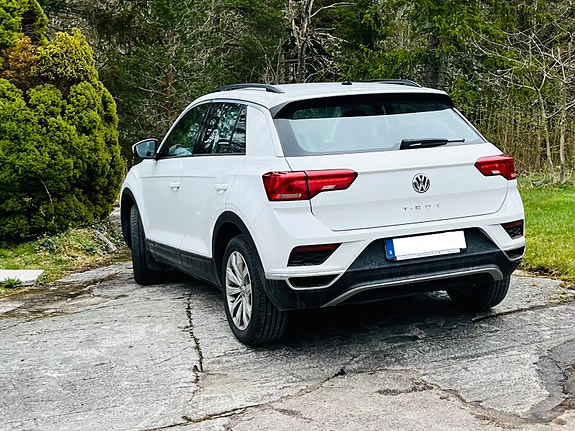 Volkswagen T-Roc 3 of 9