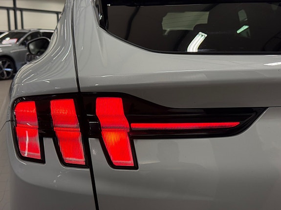 Ford Mustang Mach-E 6 of 27