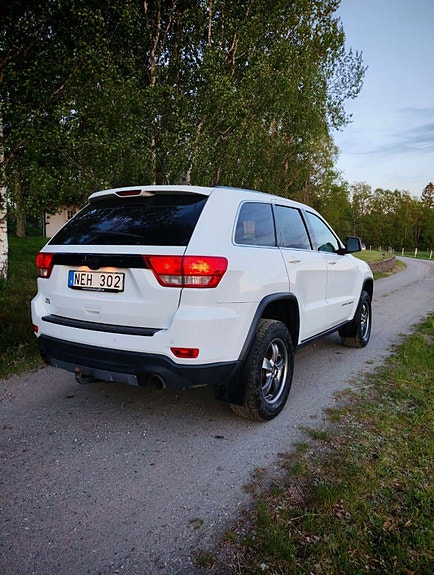 Jeep Grand Cherokee 7 of 9