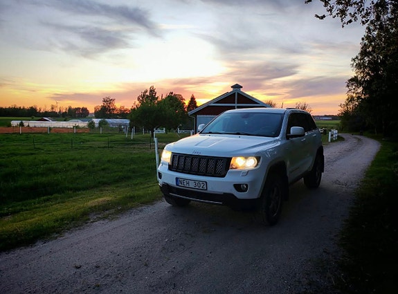 Jeep Grand Cherokee 2 of 9