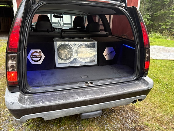 Volvo XC70 3 of 9