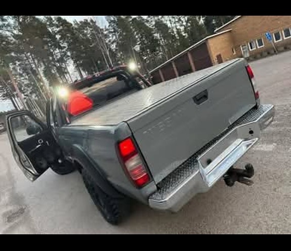 Nissan King Cab 4 of 8
