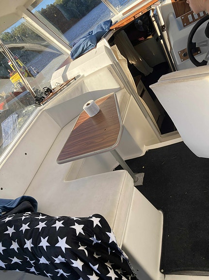 Bayliner 2655 widebody hardtop 4 of 12