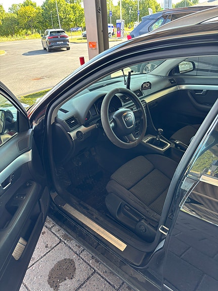 Audi A4 7 of 14