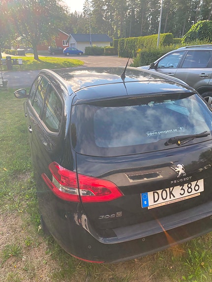 Peugeot 308 SW 2 of 4