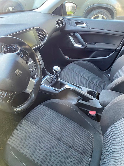 Peugeot 308 SW 3 of 4