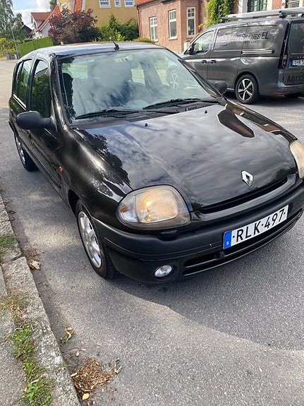 Renault Clio 2 of 6