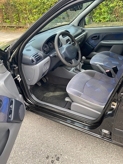 Renault Clio 3 of 6