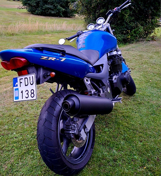 Kawasaki ZR-7 2 of 2