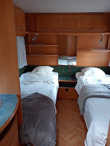 Adria Unica B 562 UL 10 of 12