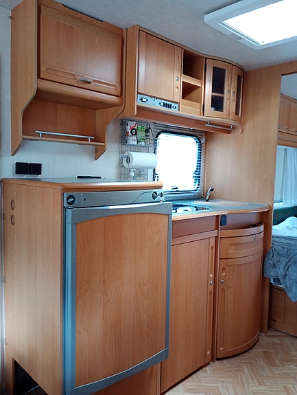 Adria Unica B 562 UL 11 of 12